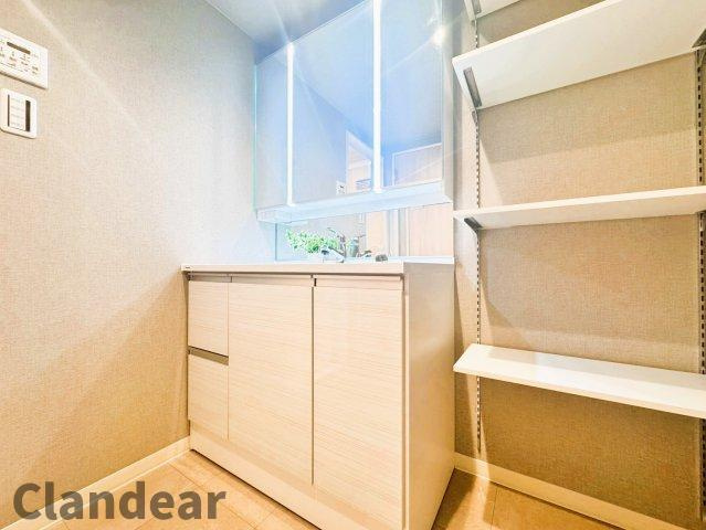 アトラス松戸Ａ棟の洗面所|ドキドキの新生活も、安心してスタート。ぴったりの住まいを見つけませんか？クランディアが一緒に住まい選びをサポートします‼　まずは、お気軽にお問合せください　＃クランディア