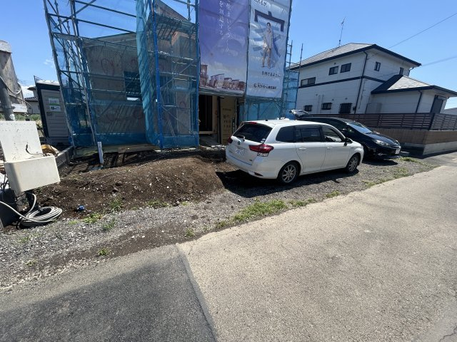 新築　太田市牛沢町　GRAFARE　3号棟の駐車場|現地写真　駐車スペースは並列3台分可能です！

