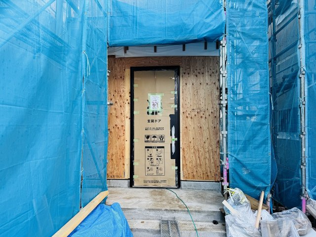 八王子市　弐分方町　新築一戸建て　１０期の玄関|～玄関は安心のWロックキーを採用～