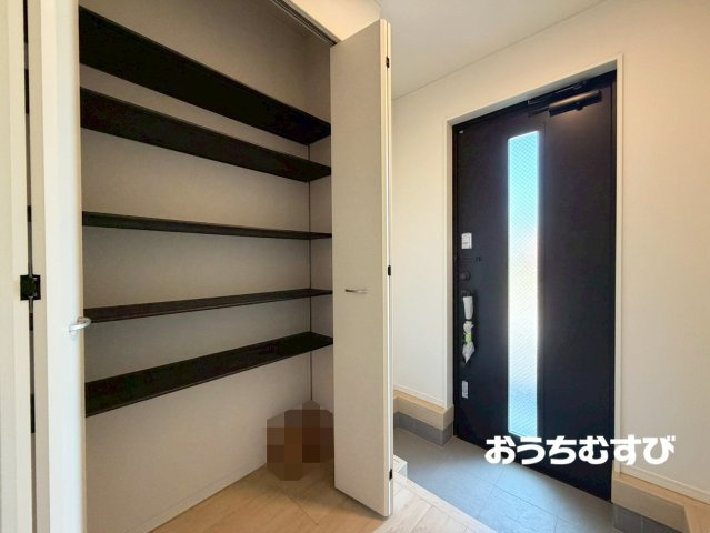 守山区中志段味（全13棟）の玄関