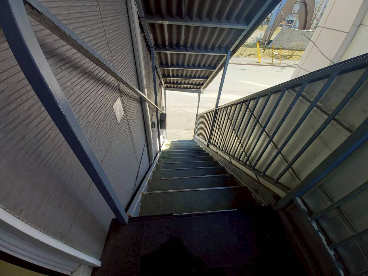 栄町貸8丁目貸テナントのバルコニー