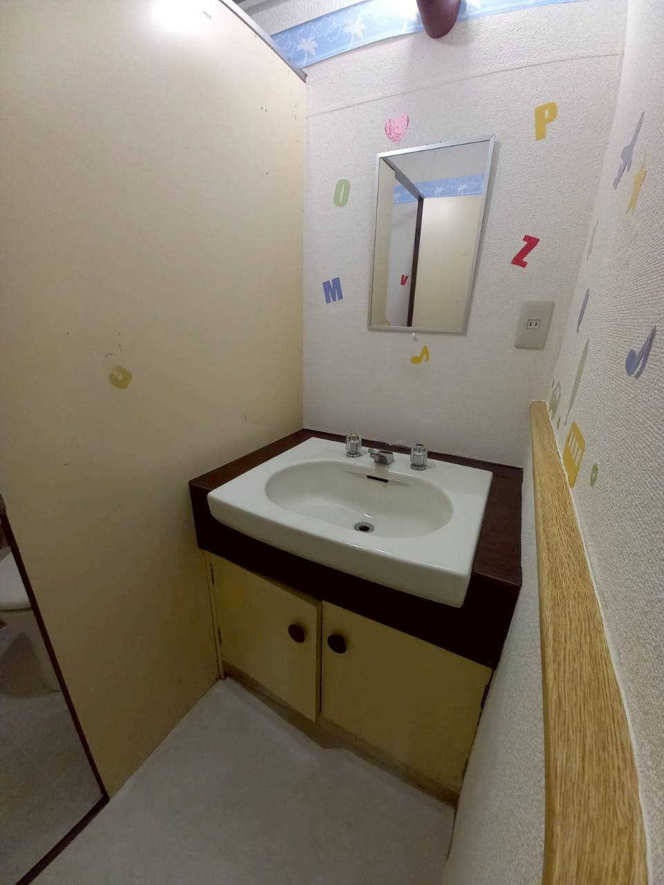 栄町貸8丁目貸テナントの独立洗面台