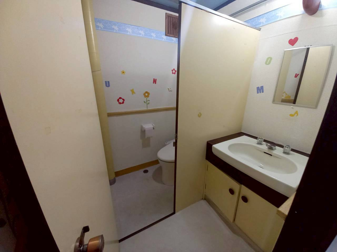 栄町貸8丁目貸テナントの洗面所