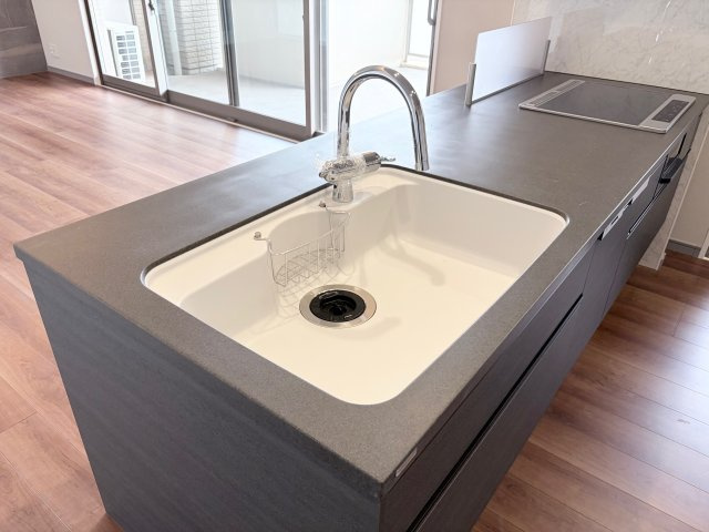  | コアマンション百道プレジオ | トクラスキッチン採用
人造大理石シンクとお洒落な浄水器付水栓
