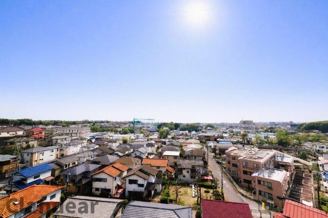 ファミール南常盤平の展望|遠くまで見渡せる開放的な眺望が魅力。室内に自然な明るさとゆとりを感じられます