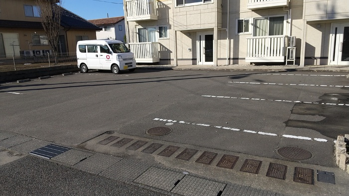 ラヴィアンローズ　B棟の駐車場