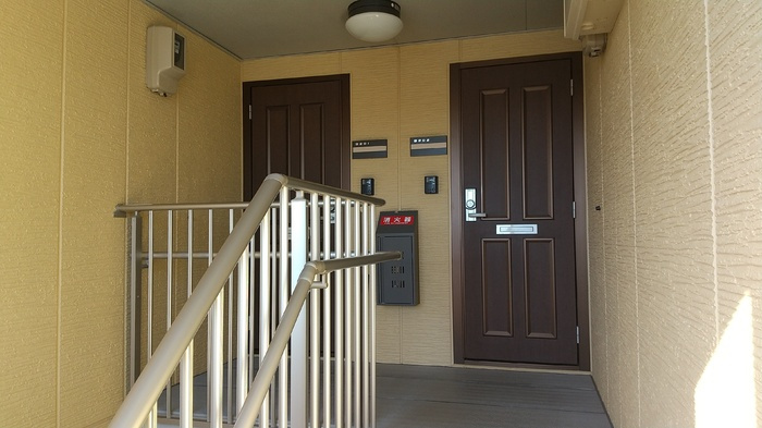 ラヴィアンローズ　B棟のエントランス