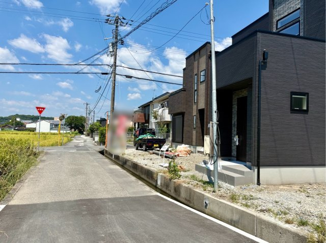 「テラス付」南国市大そね甲南国大そね5　5号地新築一戸建ての前面道路含む現地写真|8/2撮影