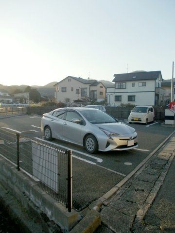 ライフ　グローブの駐車場