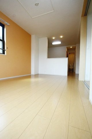 アンビシアンＡの居間・リビング