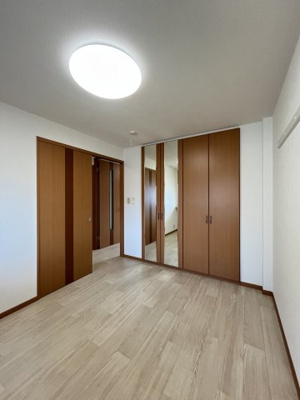 【洋室】 | ピュア・リーフ | イメージ103号室の写真（反転あり）