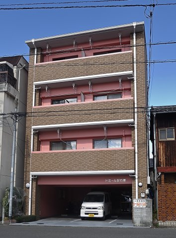 ドミールN竹原の駐車場