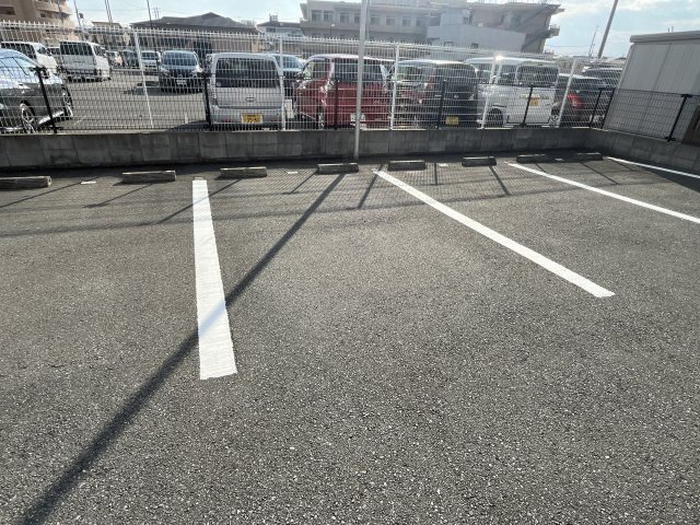 セジュール西土井の駐車場