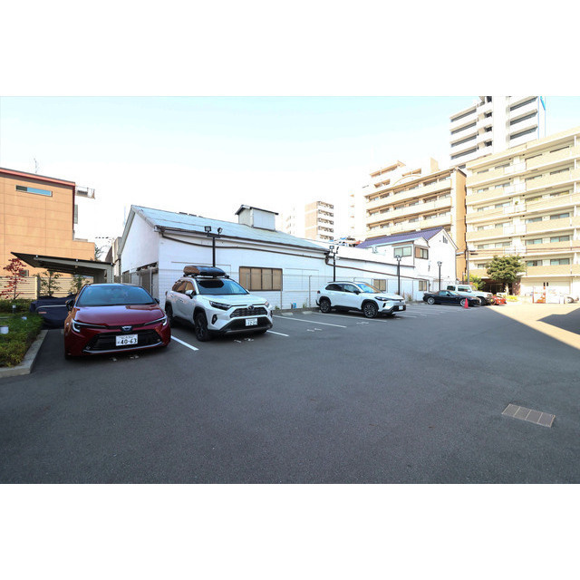 アドバンス大阪ブリアントの駐車場