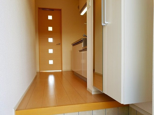 クリスタルガーデン　カラーの玄関