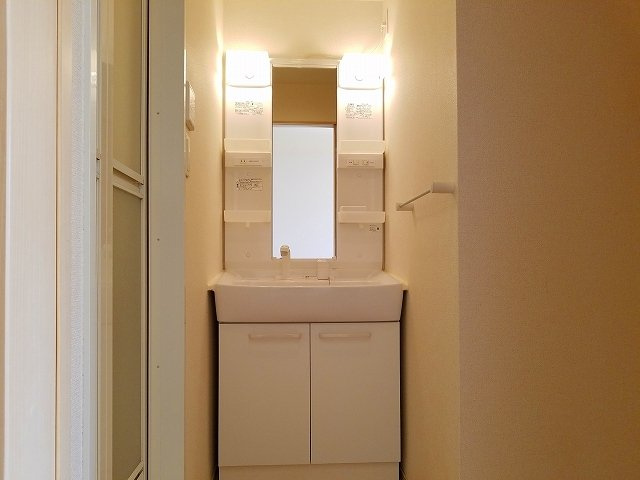 クリスタルガーデン　カラーの洗面所