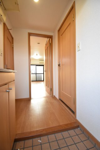 ジュネスO.C.Uの玄関