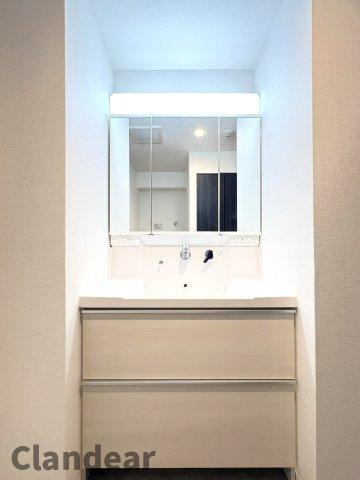 ライオンズマンション谷塚駅前第二の独立洗面台|ドキドキの新生活も、安心してスタート。ぴったりの住まいを見つけませんか？クランディアが一緒に住まい選びをサポートします‼　まずは、お気軽にお問合せください　＃クランディア