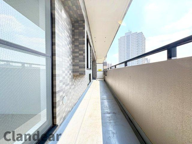 ライオンズマンション谷塚駅前第二のバルコニー|ドキドキの新生活も、安心してスタート。ぴったりの住まいを見つけませんか？クランディアが一緒に住まい選びをサポートします‼　まずは、お気軽にお問合せください　＃クランディア