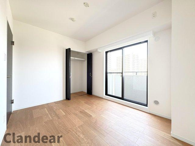 ライオンズマンション谷塚駅前第二の洋室|ドキドキの新生活も、安心してスタート。ぴったりの住まいを見つけませんか？クランディアが一緒に住まい選びをサポートします‼　まずは、お気軽にお問合せください　＃クランディア