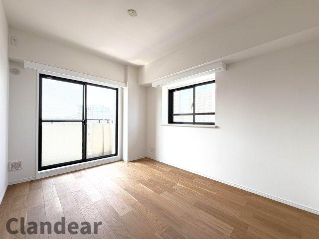 ライオンズマンション谷塚駅前第二の洋室|ドキドキの新生活も、安心してスタート。ぴったりの住まいを見つけませんか？クランディアが一緒に住まい選びをサポートします‼　まずは、お気軽にお問合せください　＃クランディア