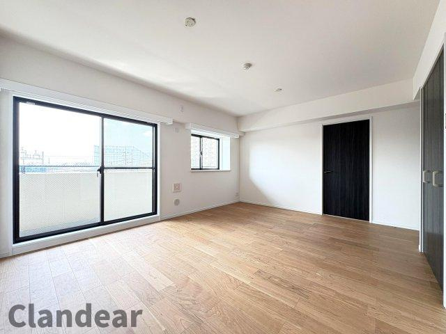 ライオンズマンション谷塚駅前第二の洋室|ドキドキの新生活も、安心してスタート。ぴったりの住まいを見つけませんか？クランディアが一緒に住まい選びをサポートします‼　まずは、お気軽にお問合せください　＃クランディア