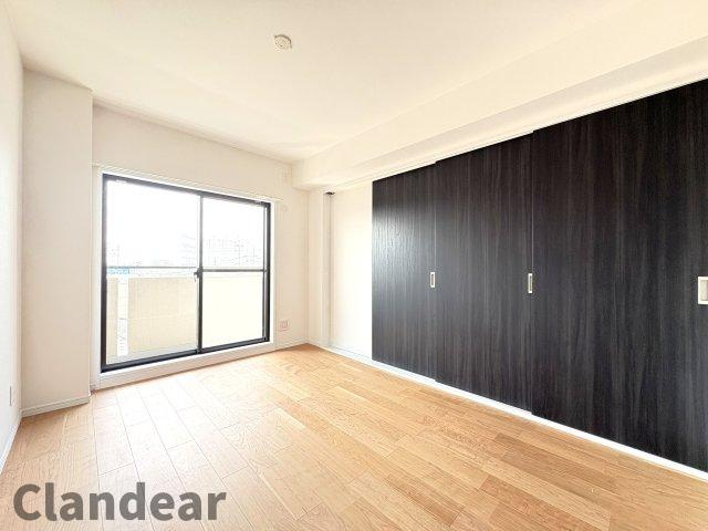 ライオンズマンション谷塚駅前第二の洋室|ドキドキの新生活も、安心してスタート。ぴったりの住まいを見つけませんか？クランディアが一緒に住まい選びをサポートします‼　まずは、お気軽にお問合せください　＃クランディア