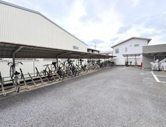 【中古マンション】フォルテコート若葉の駐輪場|駐輪場屋根付き