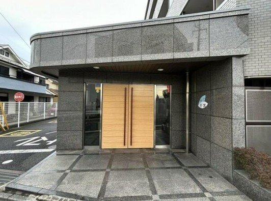 【中古マンション】フォルテコート若葉のエントランス|清潔なエントランスです