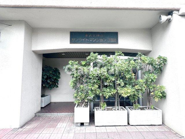 東武大師前サンライトマンション３号館のエントランス|ドキドキの新生活も、安心してスタート。ぴったりの住まいを見つけませんか？クランディアが一緒に住まい選びをサポートします‼　まずは、お気軽にお問合せください　＃クランディア