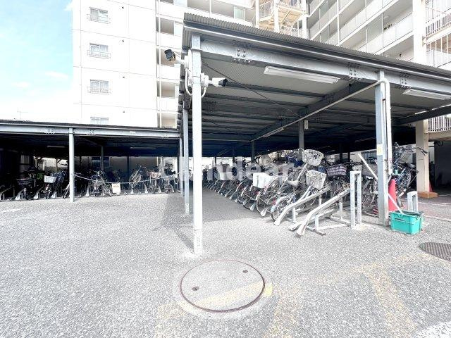 東武大師前サンライトマンション３号館の駐輪場|ドキドキの新生活も、安心してスタート。ぴったりの住まいを見つけませんか？クランディアが一緒に住まい選びをサポートします‼　まずは、お気軽にお問合せください　＃クランディア