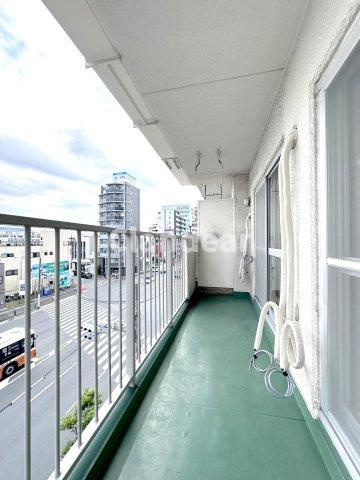 東武大師前サンライトマンション３号館のバルコニー|ドキドキの新生活も、安心してスタート。ぴったりの住まいを見つけませんか？クランディアが一緒に住まい選びをサポートします‼　まずは、お気軽にお問合せください　＃クランディア