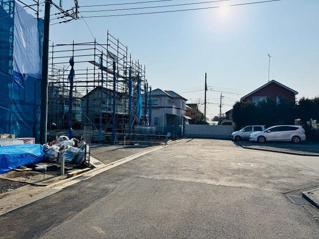 八王子市　弐分方町　新築一戸建て　１０期の前面道路含む現地写真|～東5ｍ道路に面しています～