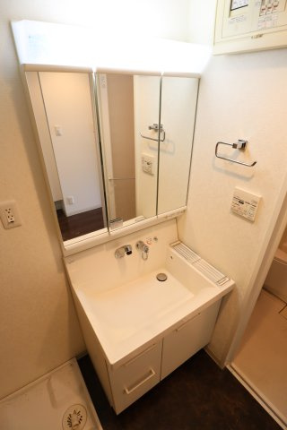 大阪市都島区都島南通２丁目の賃貸マンションの洗面所