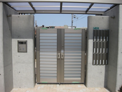 【エントランス】 | シャーメゾンさかい