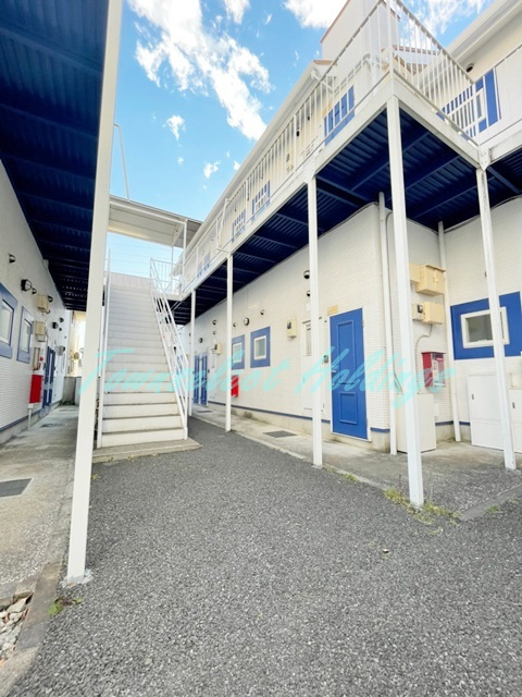 横浜市泉区下飯田町のアパートのエントランス