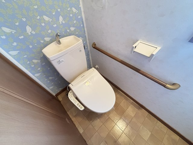 久留米市田主丸町森部の一戸建てのトイレ