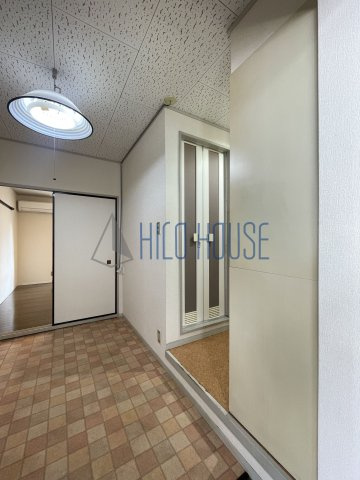 林マンションの玄関