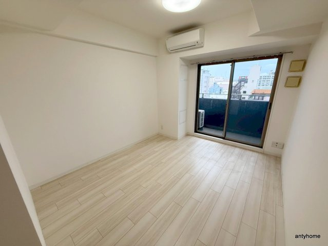 エスリード大手前　仲介手数料無料の居間・リビング