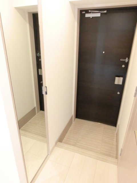 スカイコート上野稲荷町の玄関