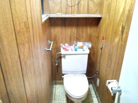 城東商店街店舗付き住宅のトイレ