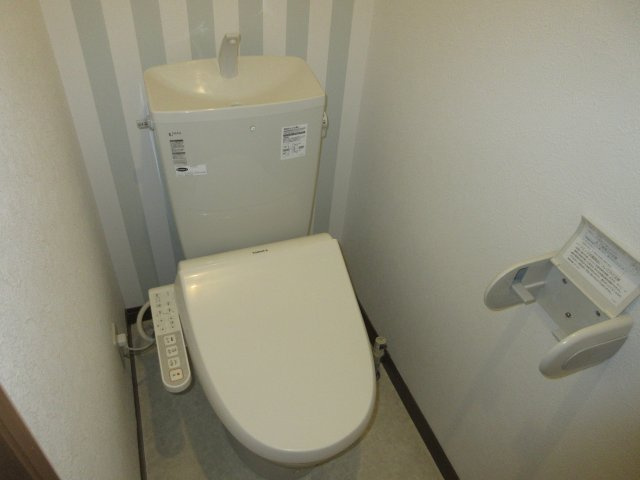 サペリのトイレ