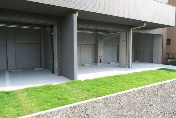グランフォート新瑞橋の駐車場