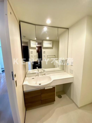 【洗面所】 | グリーンアベニューⅥ | スペースが確保できる洗面所です