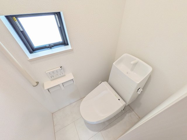 八王子市　弐分方町　新築一戸建て　１０期のトイレ|～暖房温水洗浄機能付きトイレ　冬場は特に嬉しい機能ですね～