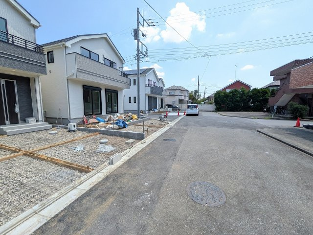 八王子市　弐分方町　新築一戸建て　１０期の前面道路含む現地写真|～南6ｍ道路に面しています～