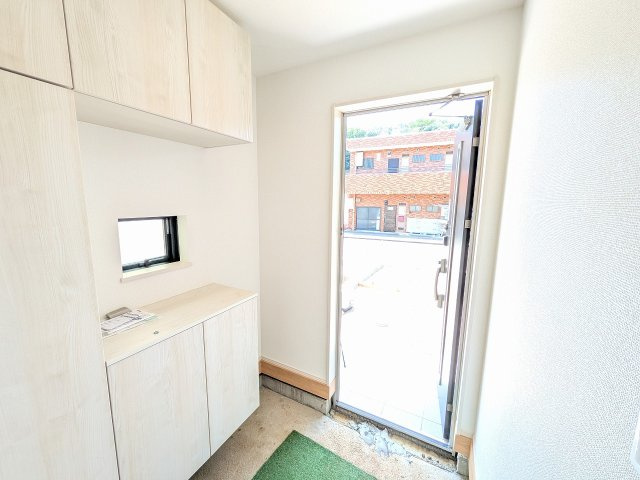 八王子市　弐分方町　新築一戸建て　１０期の玄関|～玄関は安心のWロックキーを採用～