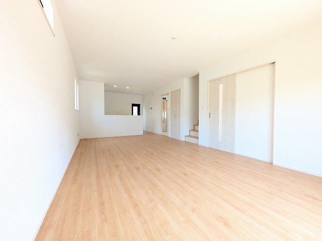 八王子市　弐分方町　新築一戸建て　１０期の居間・リビング|～20.0帖の明るき開放感のあるLDK、家族団欒の時間をお過ごしいただけます～