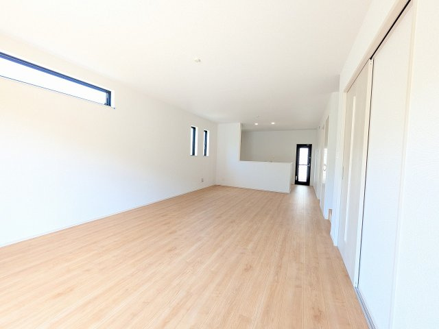 八王子市　弐分方町　新築一戸建て　１０期の居間・リビング|～20.0帖の明るき開放感のあるLDK、家族団欒の時間をお過ごしいただけます～