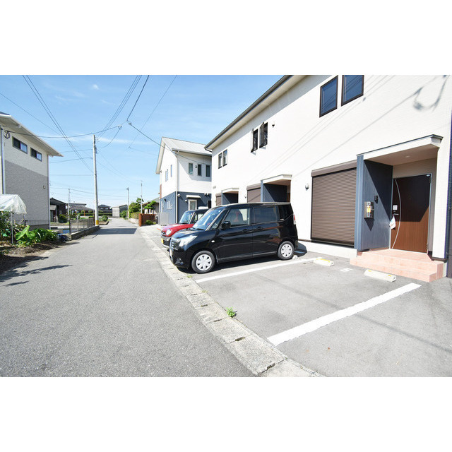 久留米市三潴町草場のアパートの駐車場